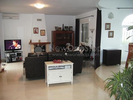Villa for sale in town, Almeria 81216