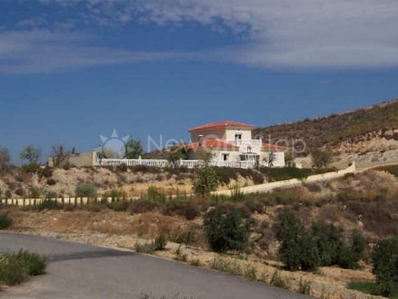 Villa for sale in town, Spain 81294