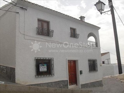Country Property for sale in town 81331