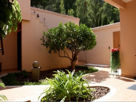 Villa for sale in town, Spain 82195