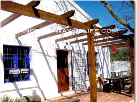 Farmhouse for sale in town 83279
