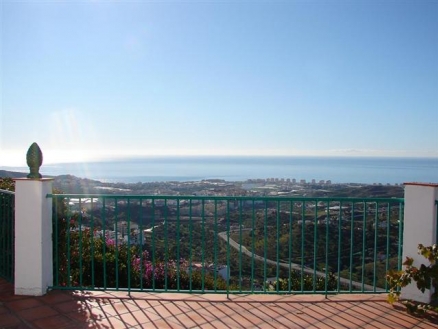 Villa for sale in town, Spain 85823