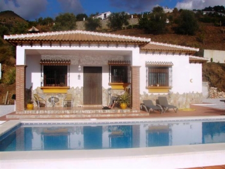Villa for sale in town 85843