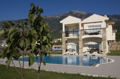 Villa for sale in town 93982