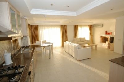 Villa with 3 bedroom in town 93982