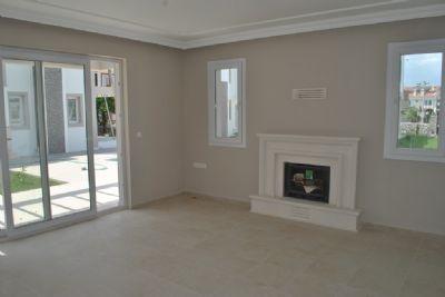Villa with 3 bedroom in town 93993