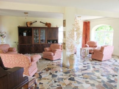 Villa with 4 bedroom in town 94040