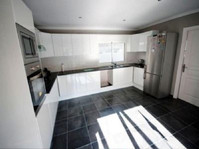 Villa with 3 bedroom in town 94104
