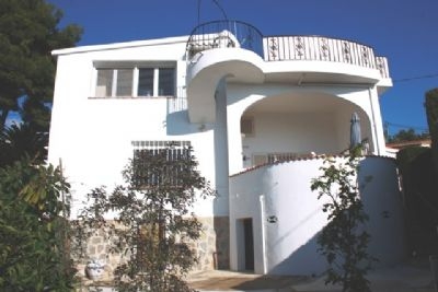 Villa for sale in town 94541