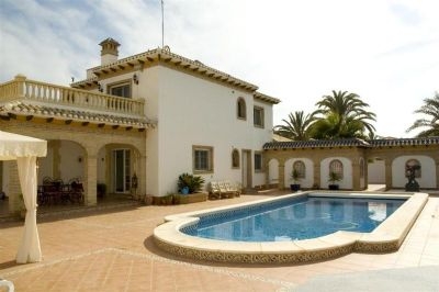 Villa for sale in town 94934