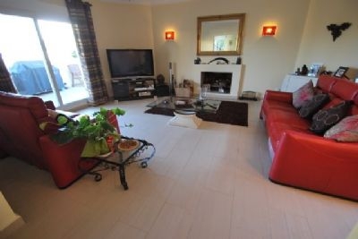 Villa with 3 bedroom in town 94951