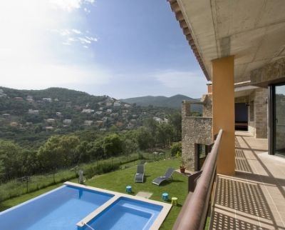 Villa for sale in town, Spain 96978