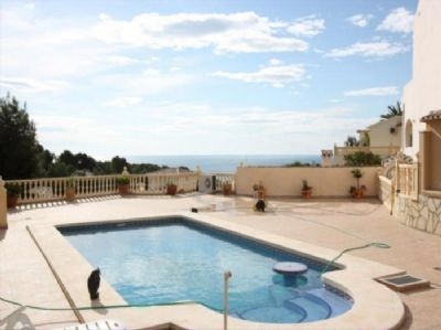 Villa for sale in town, Spain 96987