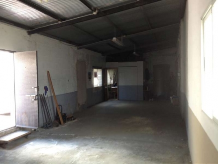 Salinas property: Commercial with bedroom in Salinas 98993