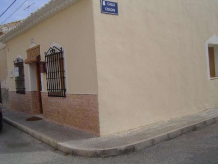 House with 3 bedroom in town 99790