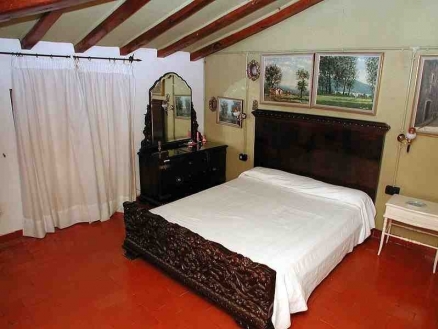 Villa for sale in town, Spain 117854