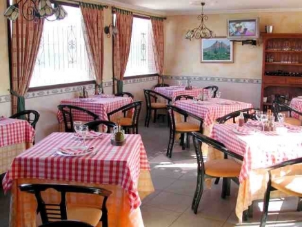 Commercial with bedroom in town, Spain 117869