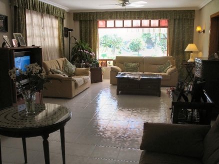 Villa for sale in town, Spain 117908