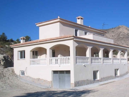 Villa&nbsp;for&nbsp;sale&nbsp;in&nbsp;town,&nbsp;Spain&nbsp;117925