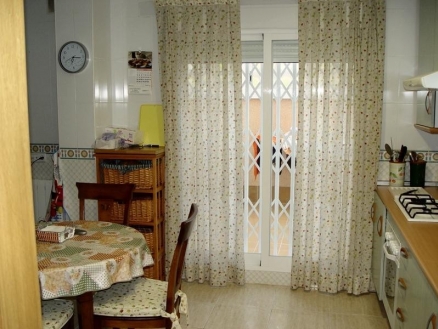 Apartment with 4 bedroom in town 118131