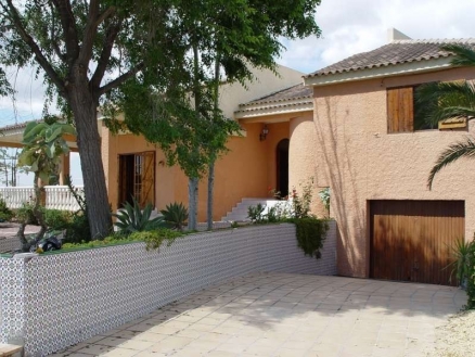 Villa for sale in town, Spain 118271