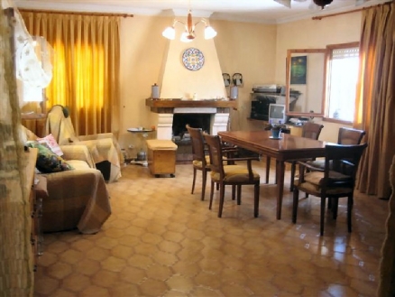 Villa&nbsp;for&nbsp;sale&nbsp;in&nbsp;town,&nbsp;Spain&nbsp;118304