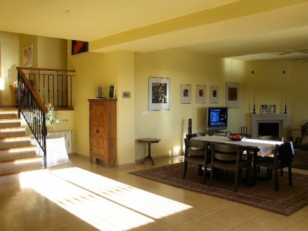 Villa&nbsp;for&nbsp;sale&nbsp;in&nbsp;town,&nbsp;Spain&nbsp;118434