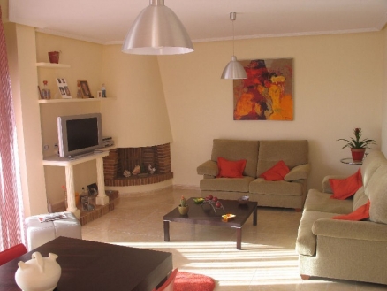 Villa&nbsp;for&nbsp;sale&nbsp;in&nbsp;town,&nbsp;Spain&nbsp;118455