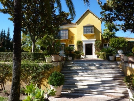 Villa with 5 bedroom in town 119868