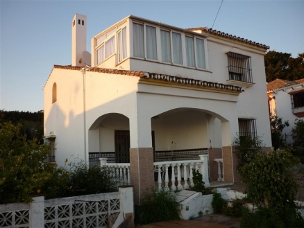 Estepona property: Villa with 4 bedroom in Estepona 122128