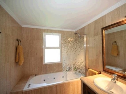 Las Chapas De Marbella property: Villa for sale in Las Chapas De Marbella, Malaga 123379