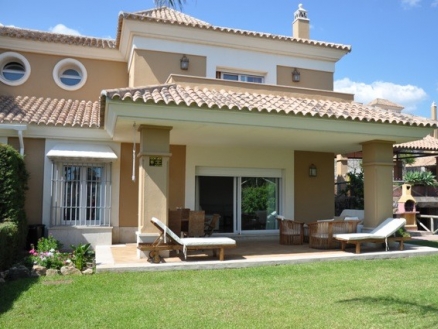 Villa for sale in town 123551