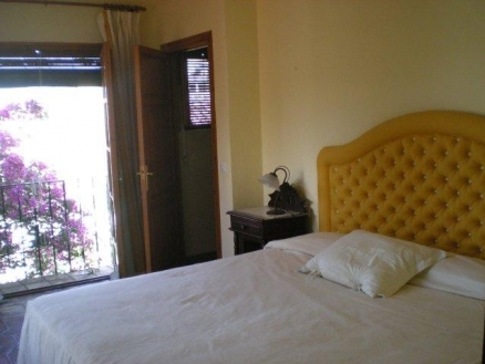 Townhome with 2 bedroom in town 123572