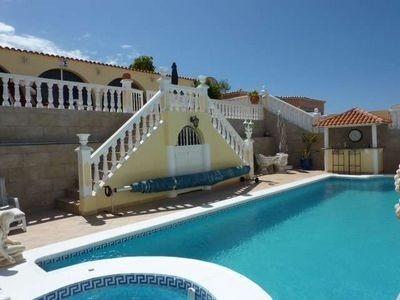Villa&nbsp;for&nbsp;sale&nbsp;in&nbsp;town,&nbsp;Spain&nbsp;126917