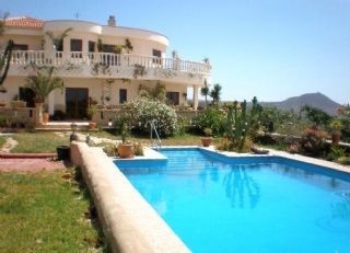 Villa&nbsp;with&nbsp;4&nbsp;bedroom&nbsp;in&nbsp;town,&nbsp;Spain&nbsp;129259