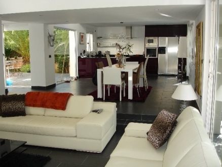 Villa&nbsp;for&nbsp;sale&nbsp;in&nbsp;town,&nbsp;Spain&nbsp;131335