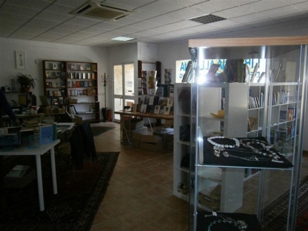 San&nbsp;Pedro&nbsp;de&nbsp;Alcantara&nbsp;property:&nbsp;Commercial&nbsp;with&nbsp;bedroom&nbsp;in&nbsp;San&nbsp;Pedro&nbsp;de&nbsp;Alcantara,&nbsp;Spain&nbsp;131901