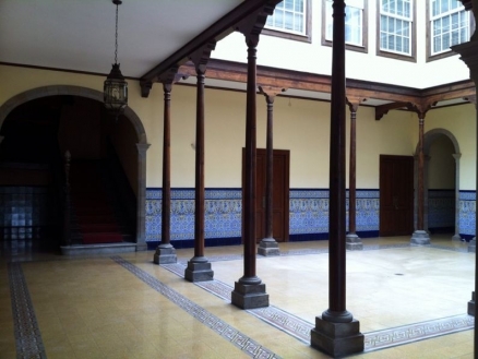 Commercial&nbsp;with&nbsp;9+&nbsp;bedroom&nbsp;in&nbsp;town&nbsp;135628