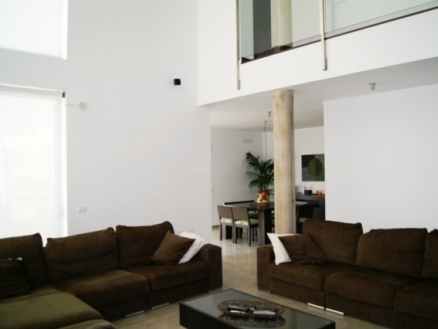 Villa&nbsp;with&nbsp;4&nbsp;bedroom&nbsp;in&nbsp;town&nbsp;136035