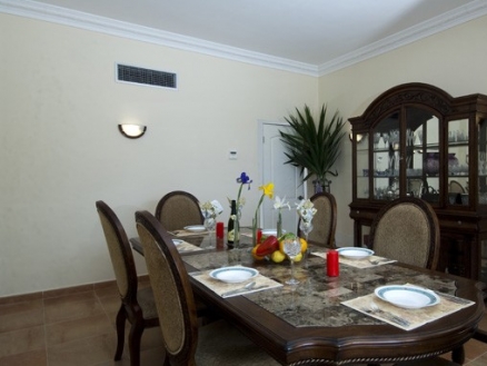 Villa&nbsp;for&nbsp;sale&nbsp;in&nbsp;town,&nbsp;Spain&nbsp;136041