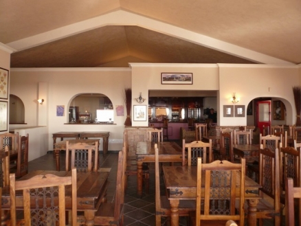 Commercial&nbsp;with&nbsp;bedroom&nbsp;in&nbsp;town&nbsp;140177