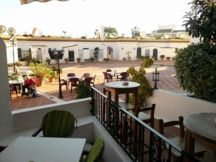 Commercial&nbsp;with&nbsp;bedroom&nbsp;in&nbsp;town&nbsp;140214