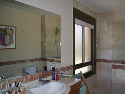 Villa&nbsp;for&nbsp;sale&nbsp;in&nbsp;town,&nbsp;Spain&nbsp;141859