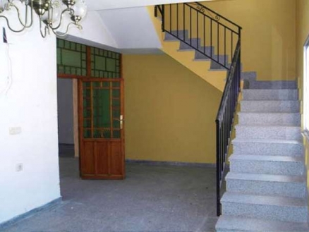  9+ bedroom House 147558