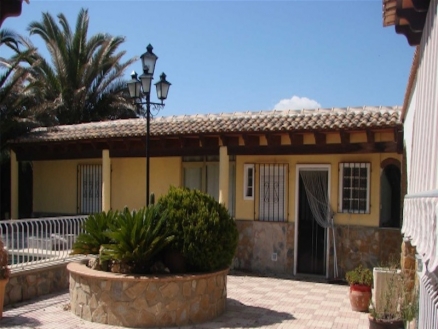 Villa for sale in town, Spain 147561