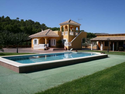 Villa for sale in town 151132