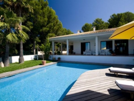 Villa for sale in town, Spain 151330