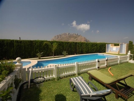 Villa for sale in town, Spain 152080