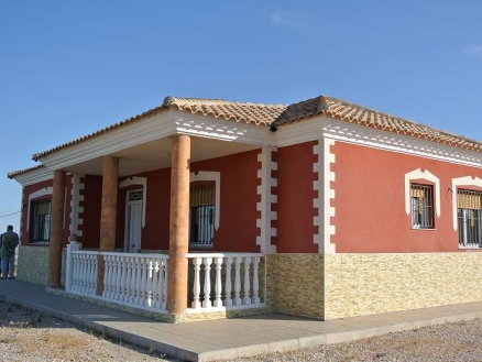 Villa for sale in town, Spain 154612