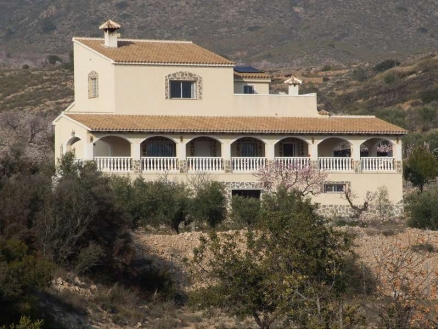 Villa for sale in town 154620